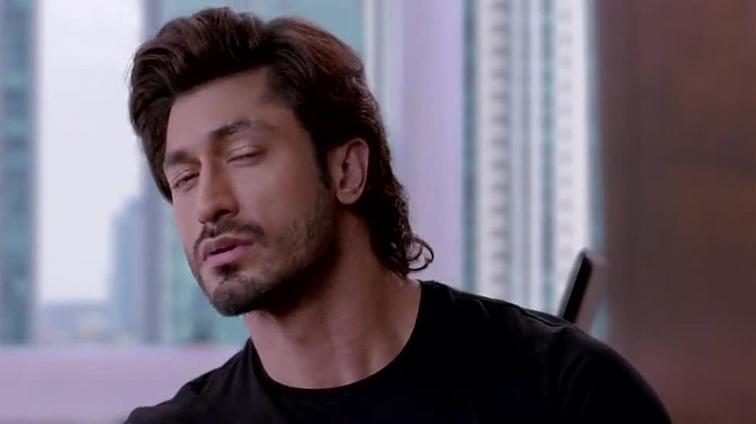 ⁣One Man Army! Commando (2013) Movie Summary in Hindi | Apna Tube