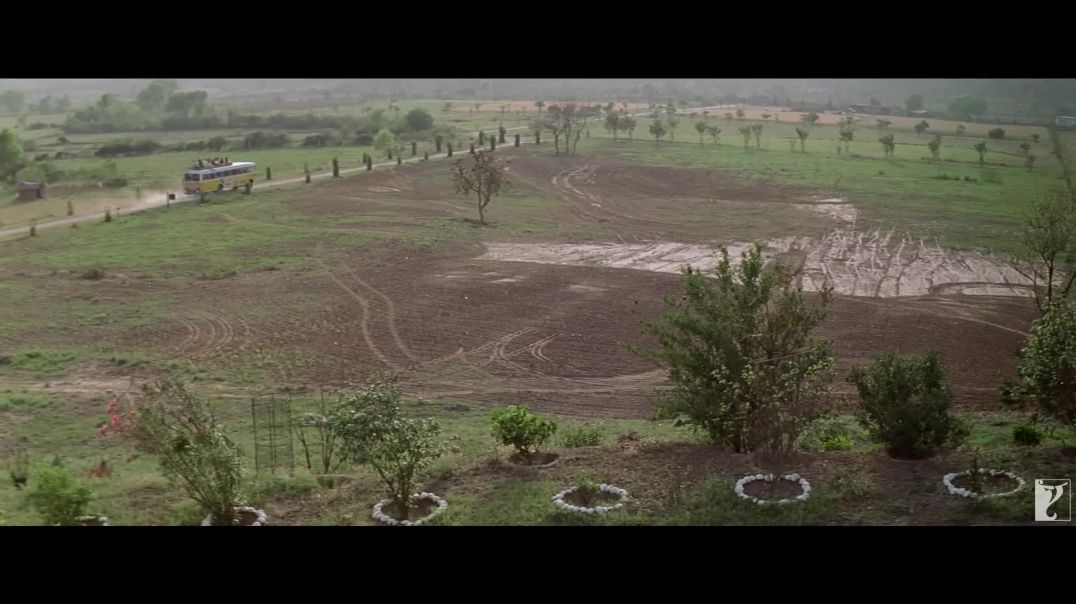 ⁣Aisa Des Hai Mera Song _ Veer-Zaara _ Shah Rukh Khan_ Preity Zinta _ Lata Mangeshkar_ Udit Narayan(1