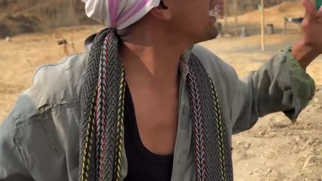 खचरे ने चाय की दुकान खोल ली…