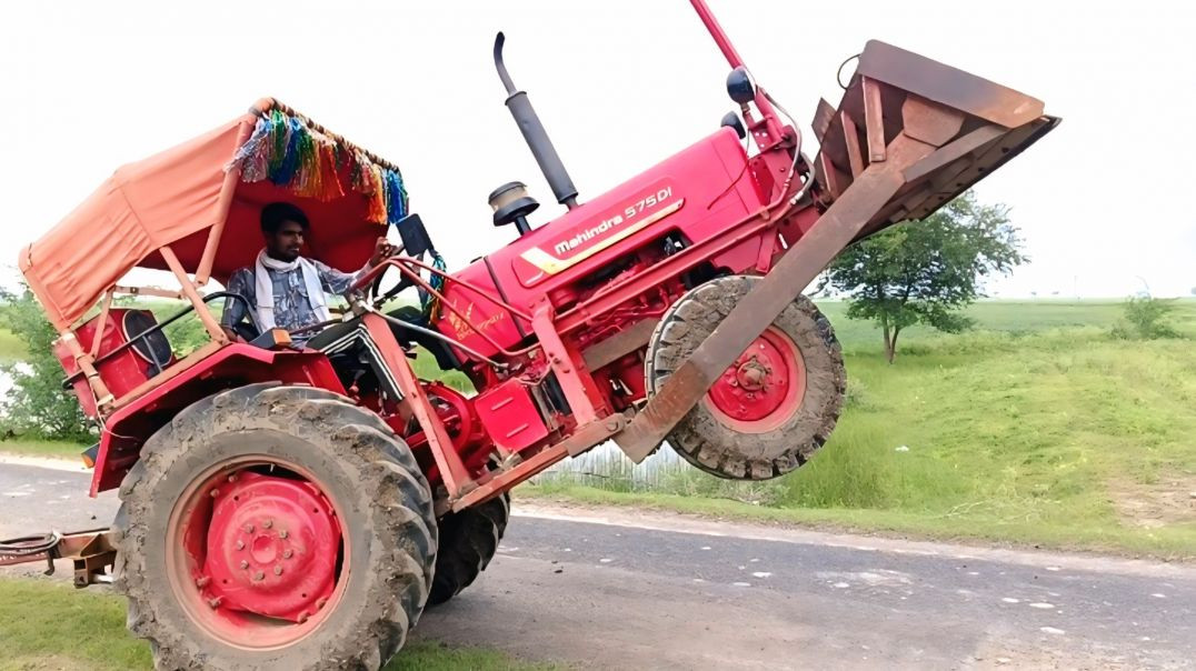 ⁣महिन्द्रा ट्रेक्टर से स्टंट करना पड़ा बहुत भारी  mahindra trecotr se khatarnak stunt