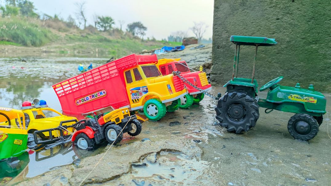 ⁣"मिनी ट्रेक्टर की मजेदार रेस्क्यू! 🚜💥 टॉय ट्रेक्टर की मिट्टी से बचाओ मिशन! 😎"