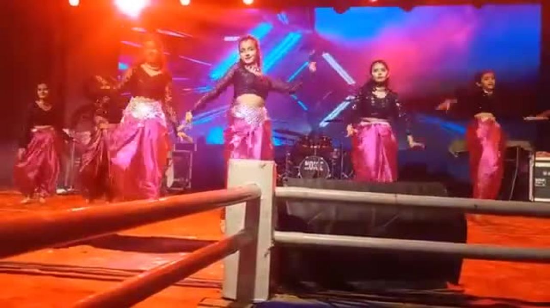 ⁣Chand Tare Phool Shabnam Group Dance