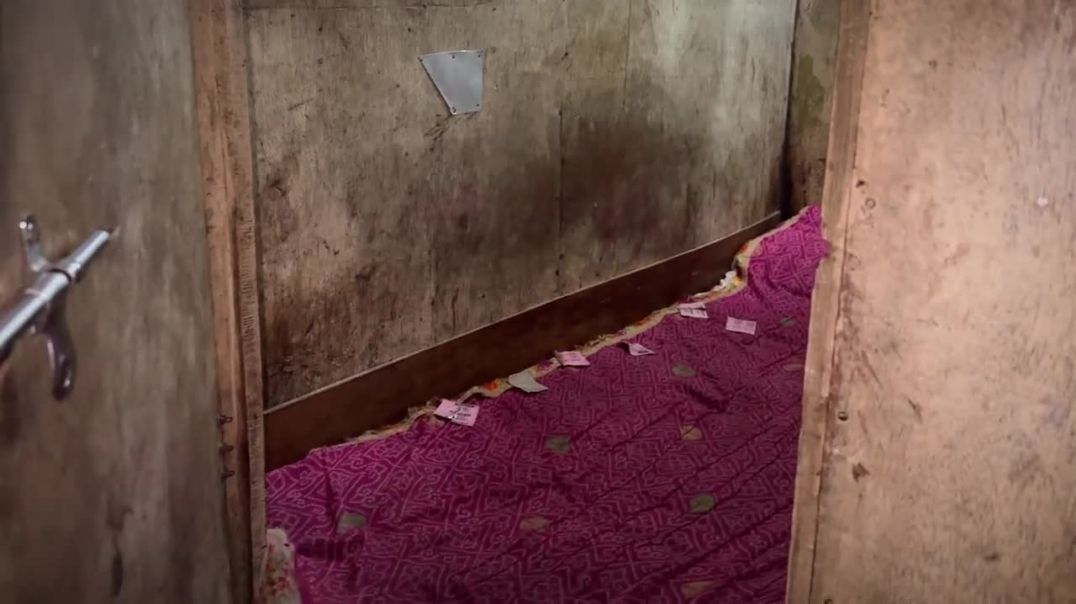 ⁣Inside the room of a s_x worker_ 😵(720P_HD)