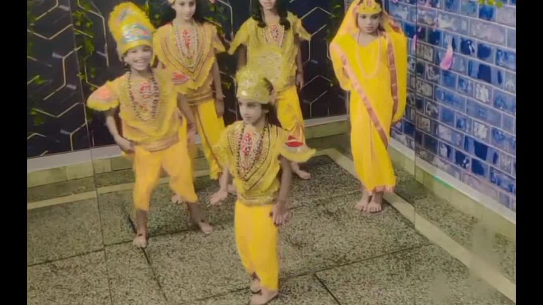 ⁣Laddu laddu Sara Sal rakho Ratna..