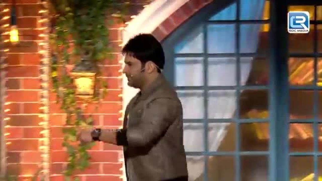 New_Year_2026_Celebration_with_Bollywood’s_Favorite_Couples___Akshay–Twinkle___Kiara–Siddharth(360p)