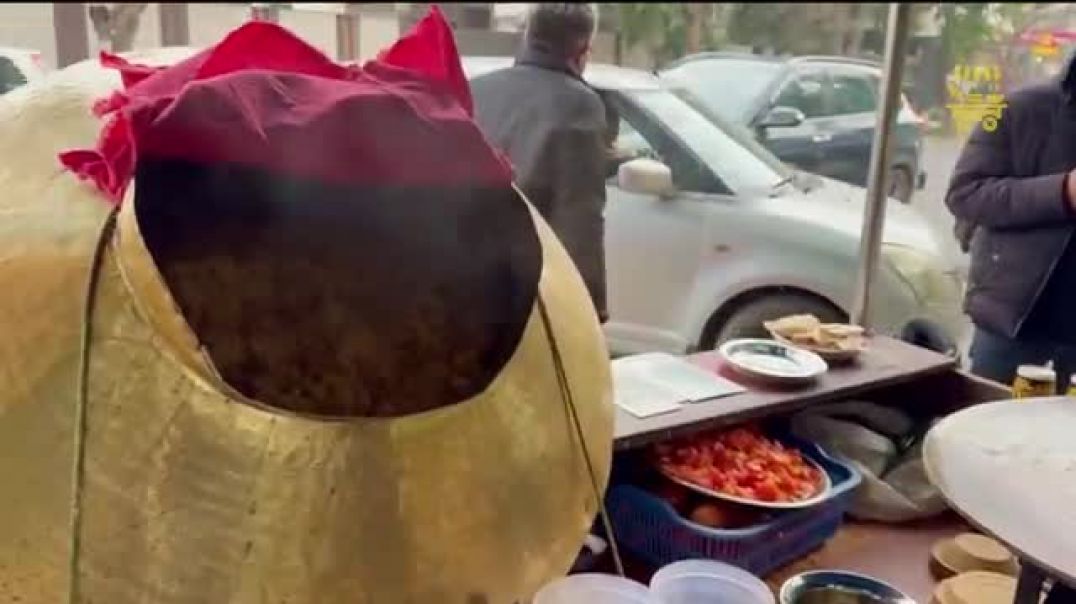 ⁣India’s_Craziest_Chole_Kulche_Street_Food___Massive_Tawa_Cooking_in_Delhi(360p)