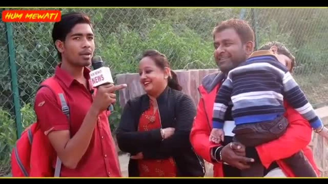 मेवाती_ने_लिया_फिर_से__लडकियो_से_मजे,_news_वाला_बनकर____Mewati_Fake_Reporter_Prank_Video_#rajfilms(36