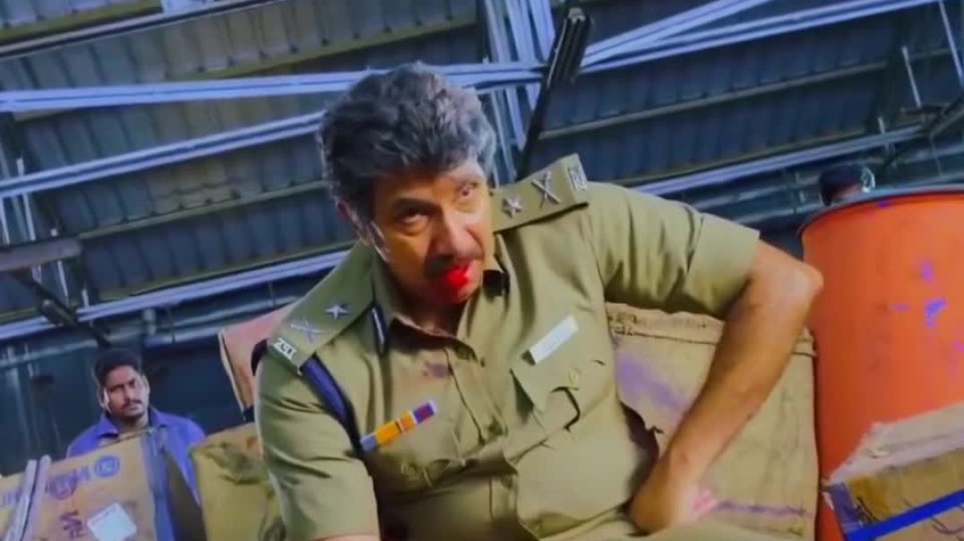 ⁣मेरे बेटे को कोई मामूली पुलिस वाला मत समझना 😯