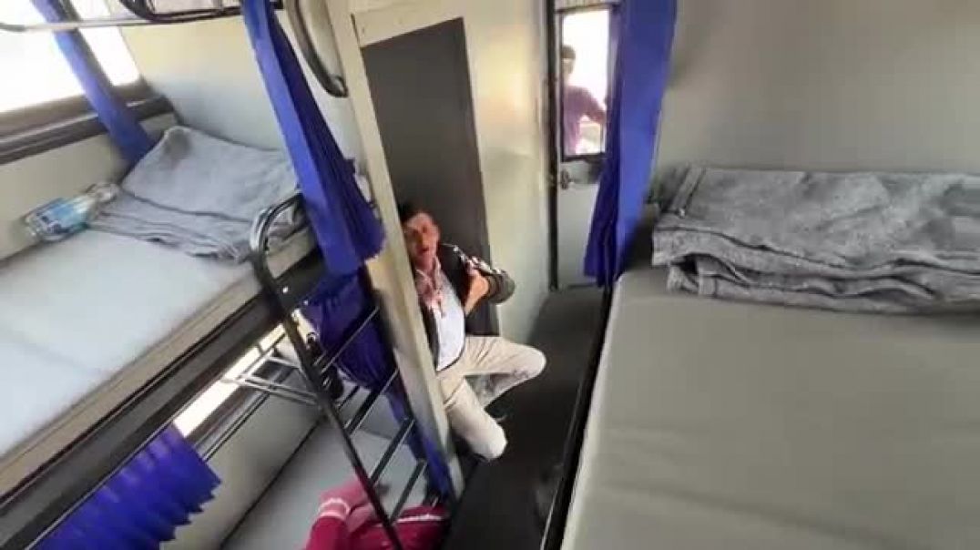 ⁣Poori_Bus_Book_Kardi_😍_For_Mummy_Papa(360p)