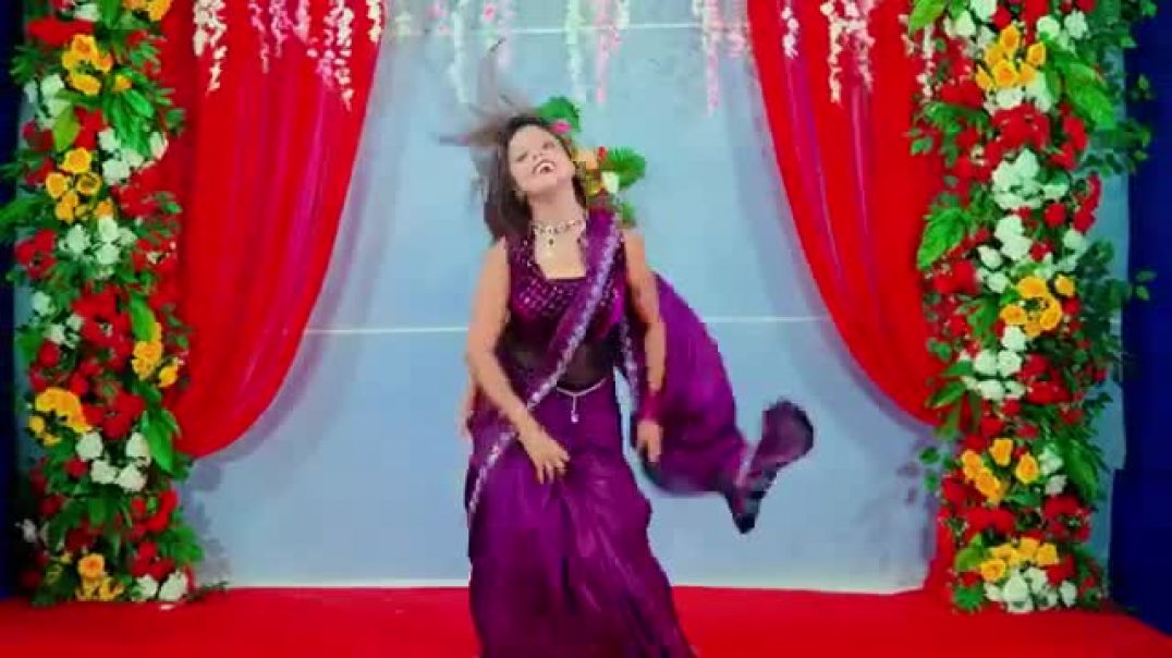 ⁣Chal Aa Jara Pass Mere Song Dance