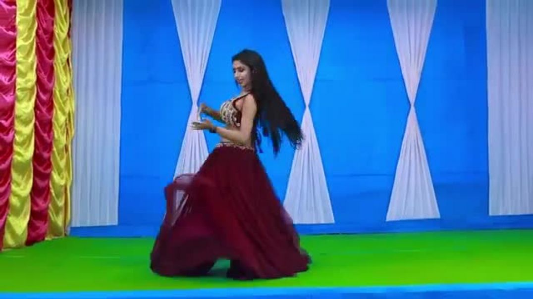 ⁣Item Hindi Bollywood Dance