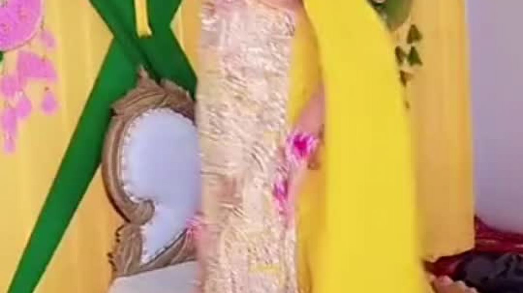 ⁣Viral dance video