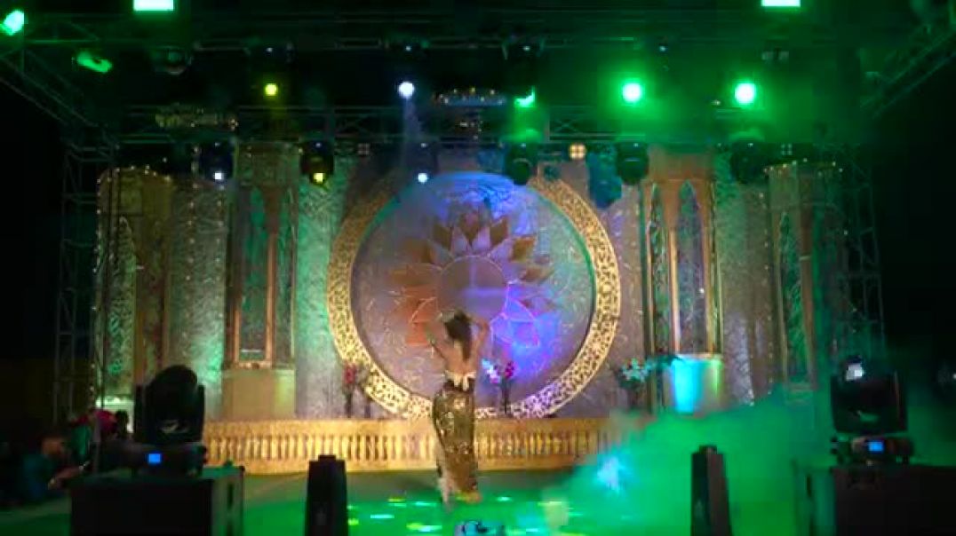 ⁣Mujhe Naulakha Mangwa De Re Song Dance