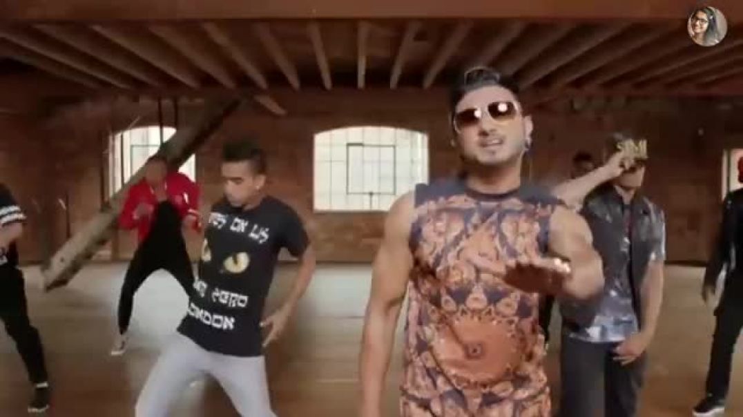 Love_Dose_Full_Video_Song___Yo_Yo_Honey_Singh,_Urvashi_Rautela___Desi_Kalakaar___Tu_Aaja_Mere_Close(