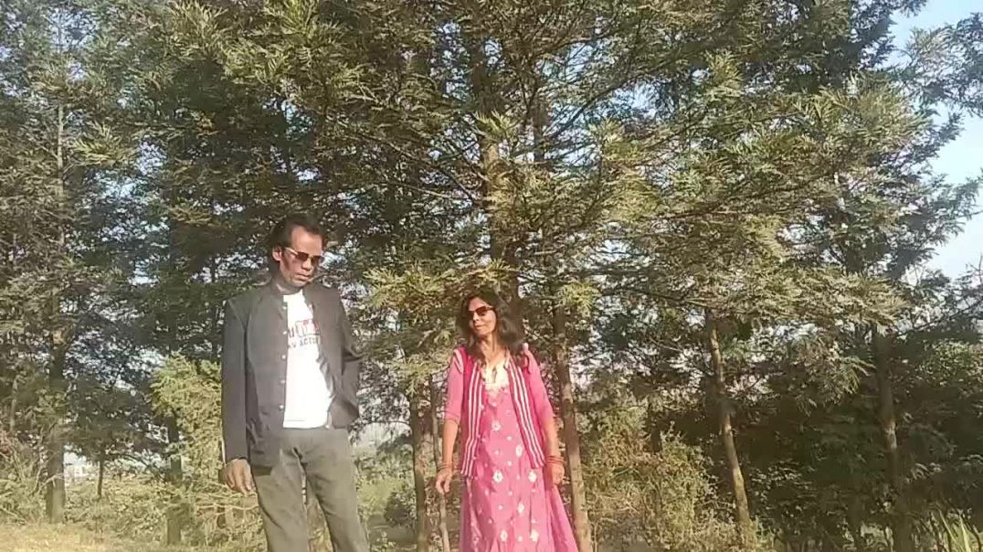 ⁣In_kadmon_ke_neeche_Shayad_Mera_Dil_Hai(720p)