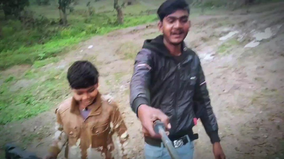 ⁣खेतों की सैर और अचानक ये क्या हो गया! 😂 | #दिलApnaTube #funnyvideo #desifails