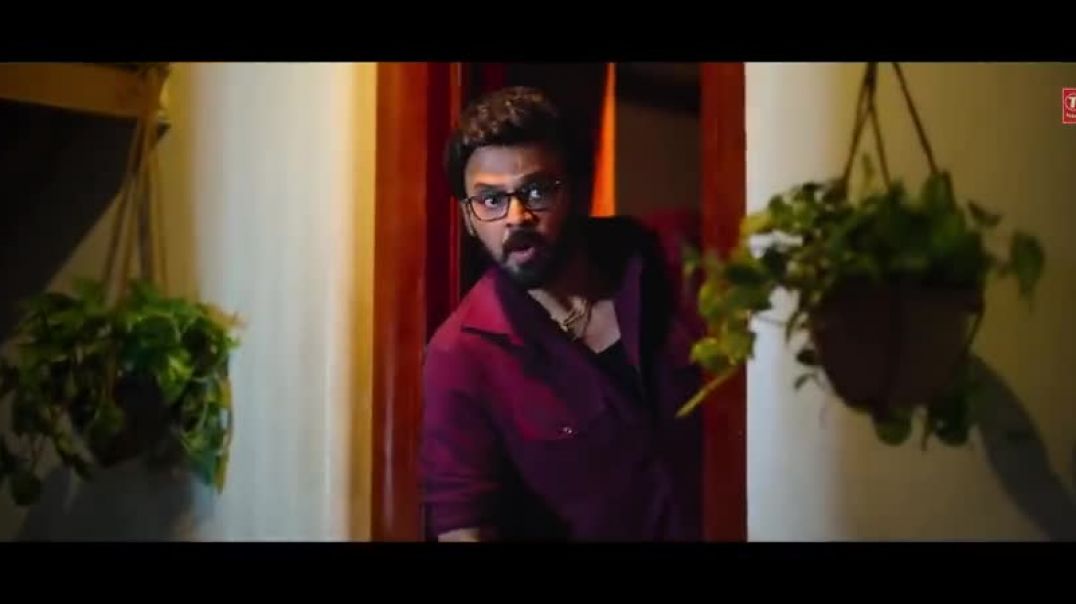 Full_Video__Godari_Gattu_-_Sankranthiki_Vasthunam___Venkatesh,Aishwarya___Anil_Ravipudi___Bheems_C(4