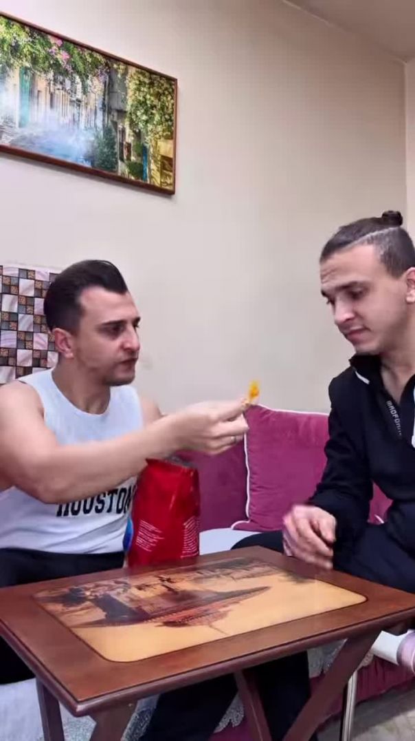 2_5203996217960335547