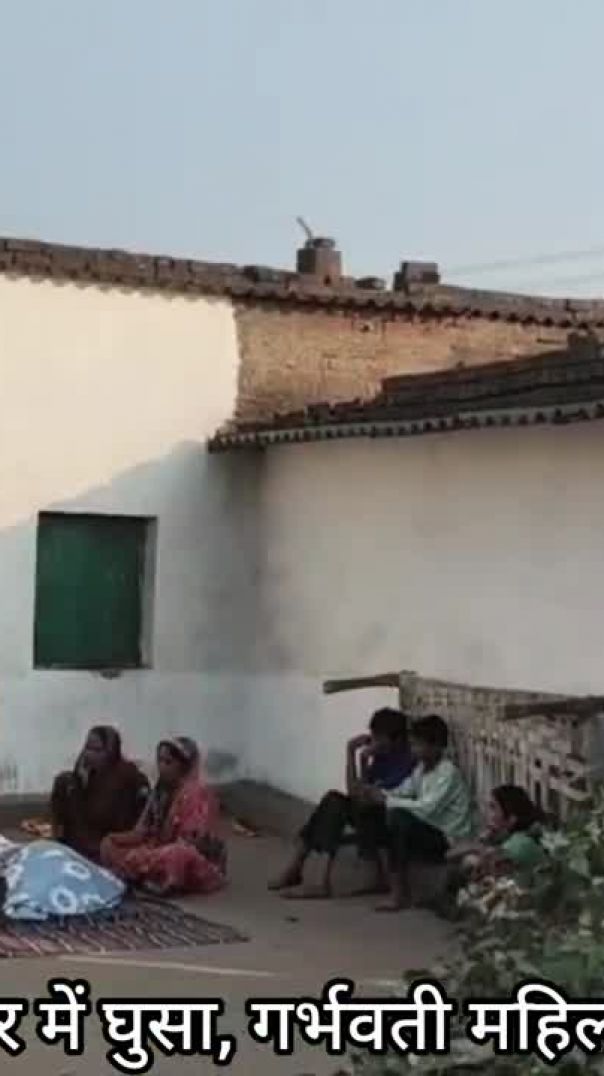 तेज रफ्तार ट्रेलर घर में घुसा, गर्भवती महिला की दर्दनाक मौत