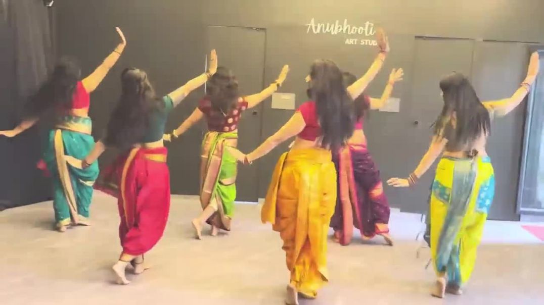 ⁣Koi Chupke Se Aaye Ga Group Dance