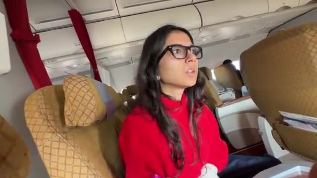 ⁣Flight_Mein_Dar_Gaye_😲_Land_Nhi_Ho_Payi(360p)