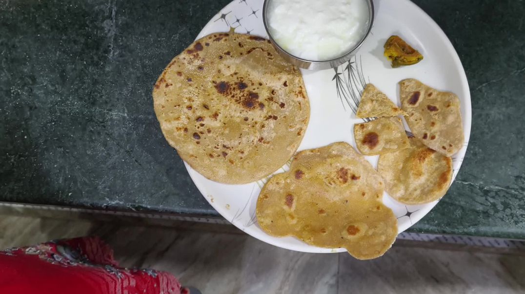 ⁣#सिंपल पराठा अचार दही के साथ