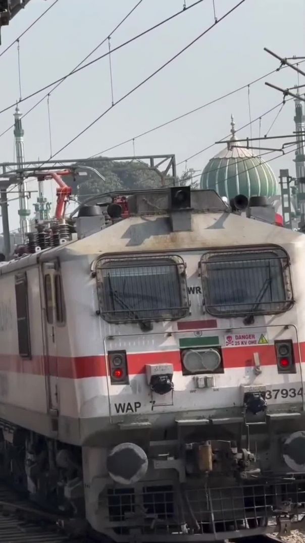 Khubsurat rail Safar