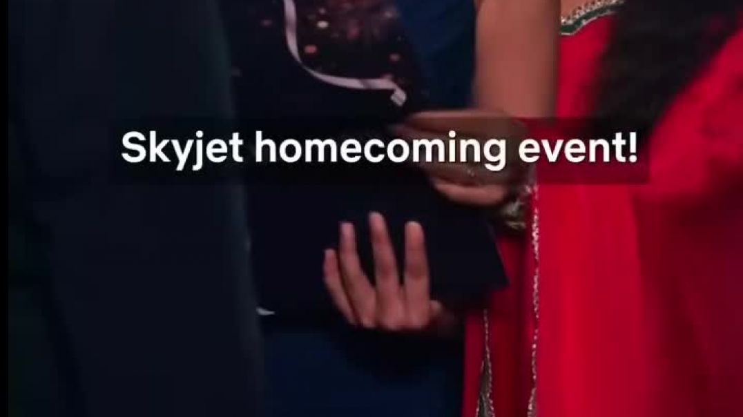 ⁣Flight mein hua pyar