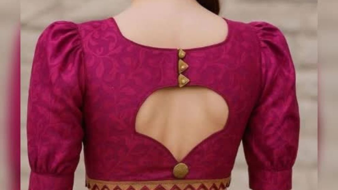 ⁣Beautiful blouse design 💕 Traditional blouse design