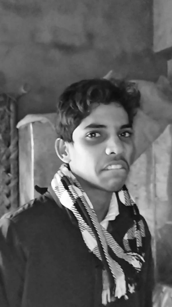 गलत आदमी को बता दिया 🤣🤣