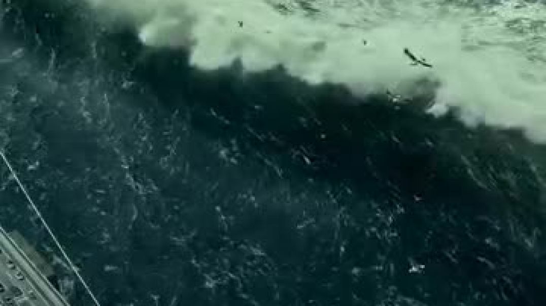 अचानक_आई_भयानक_सुनामी_पूरे_शहर_को_निगल_गई