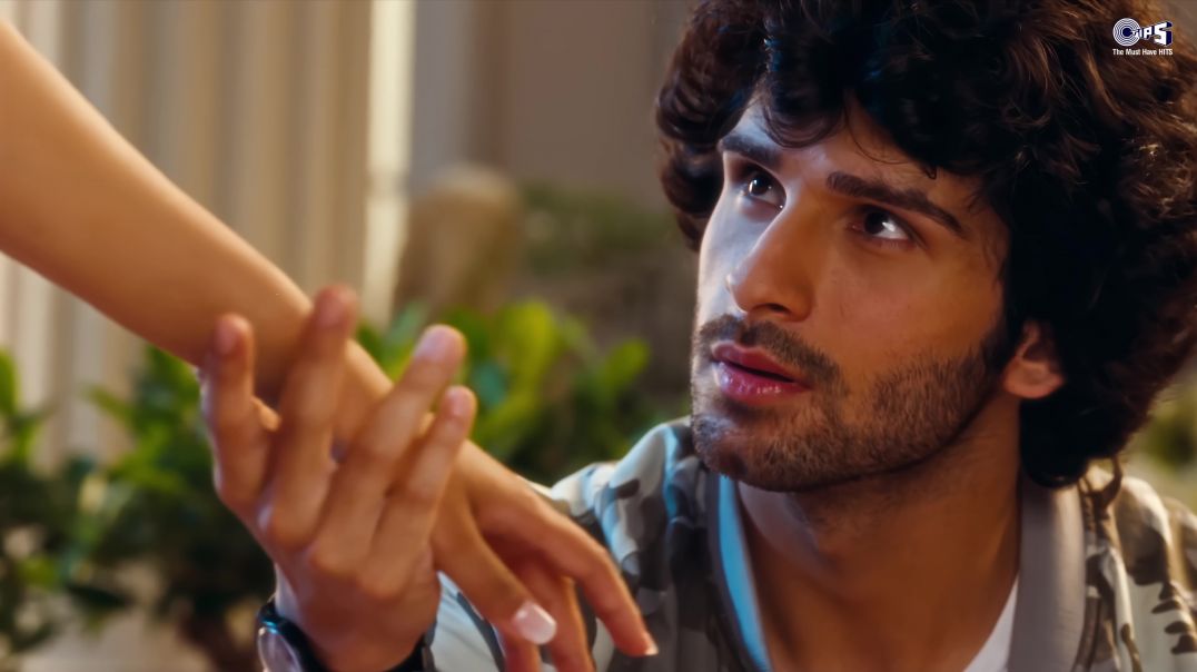 Jeene_Laga_Hoon_8K_Video__Ramaiya_Vastavaiya,Girish_Kumar,_Shruti_Haasan__Atif_Aslam,_Shreya_Ghoshal