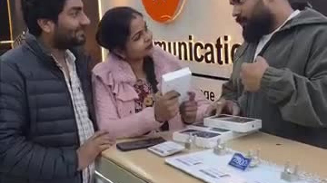 ⁣iPhone_17_Pro_Max_मिल_जाता_आज_इन्हें_😂😂😂(360p)
