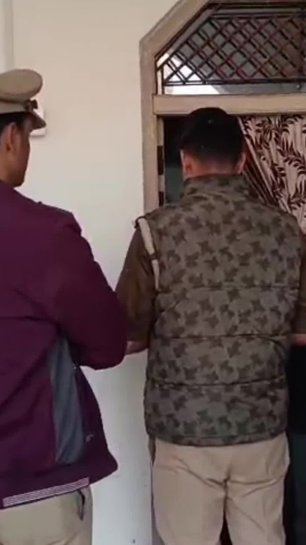 "रायबरेली में संदिग्ध मौत: 22 वर्षीय युवती का शव घर में मिला, पुलिस जांच में जुटी"