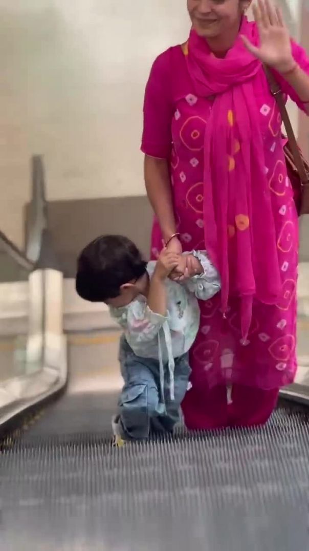 Kuhu first time on escalator #funny #funnyvideo #fun