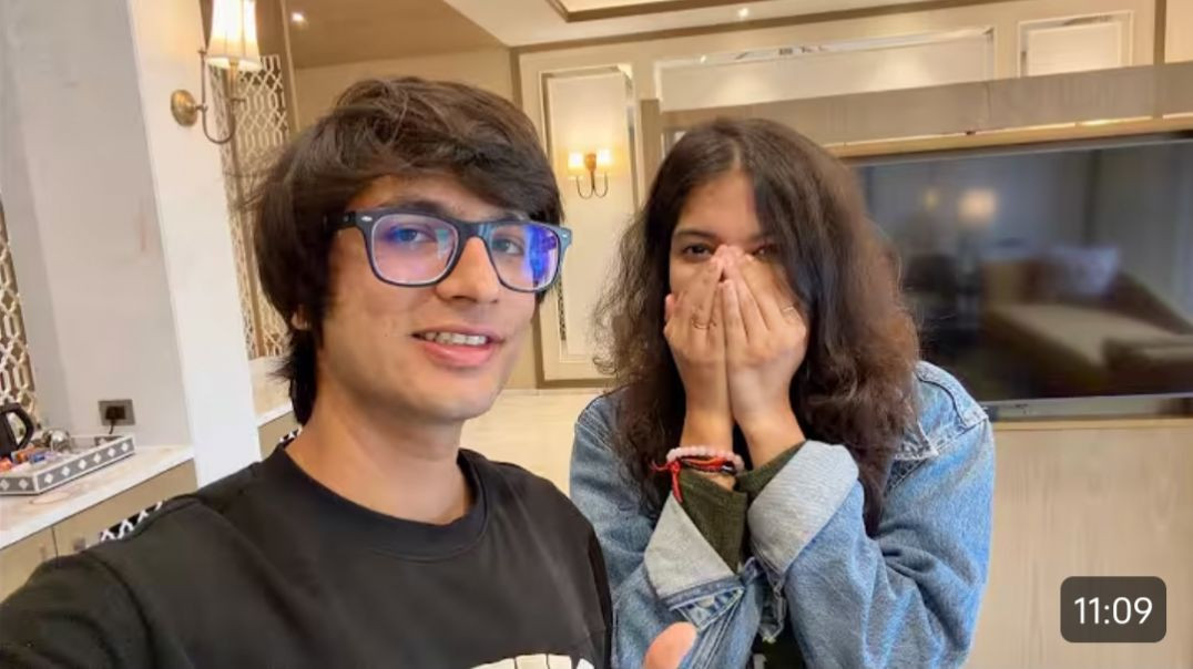 ⁣Finally face reveal Ho Gaya 😍 family