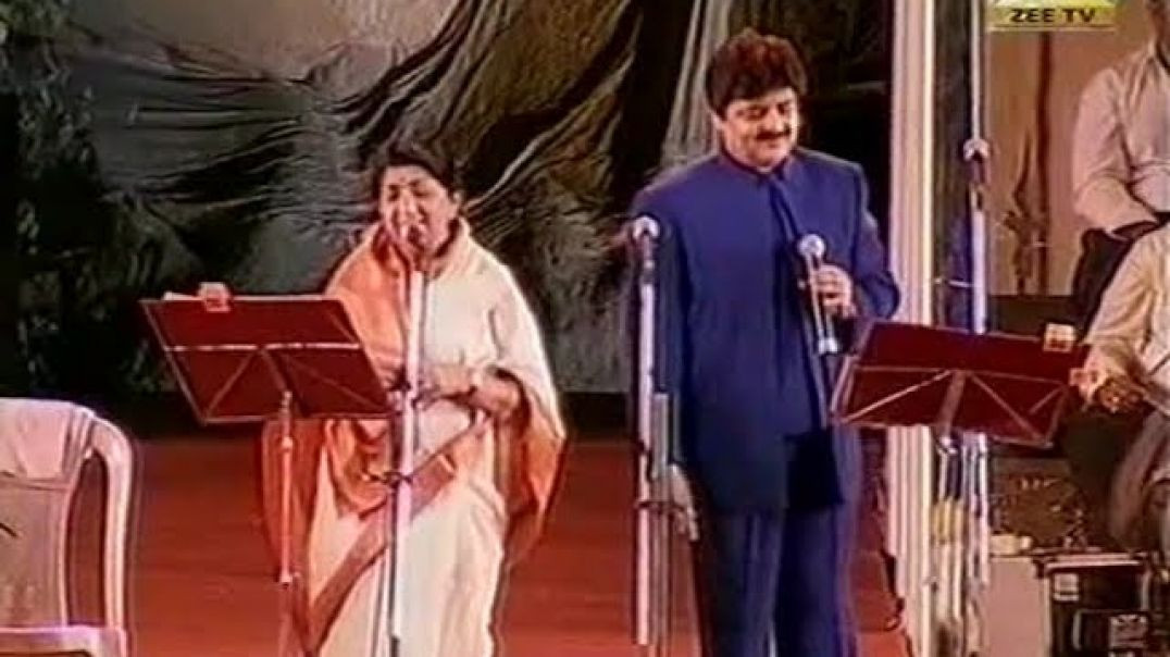 ⁣Humko Humise Chura Lo _ Lata Mangeshkar Udit Narayan Live Hydrebad Concert _ Mohabbatein