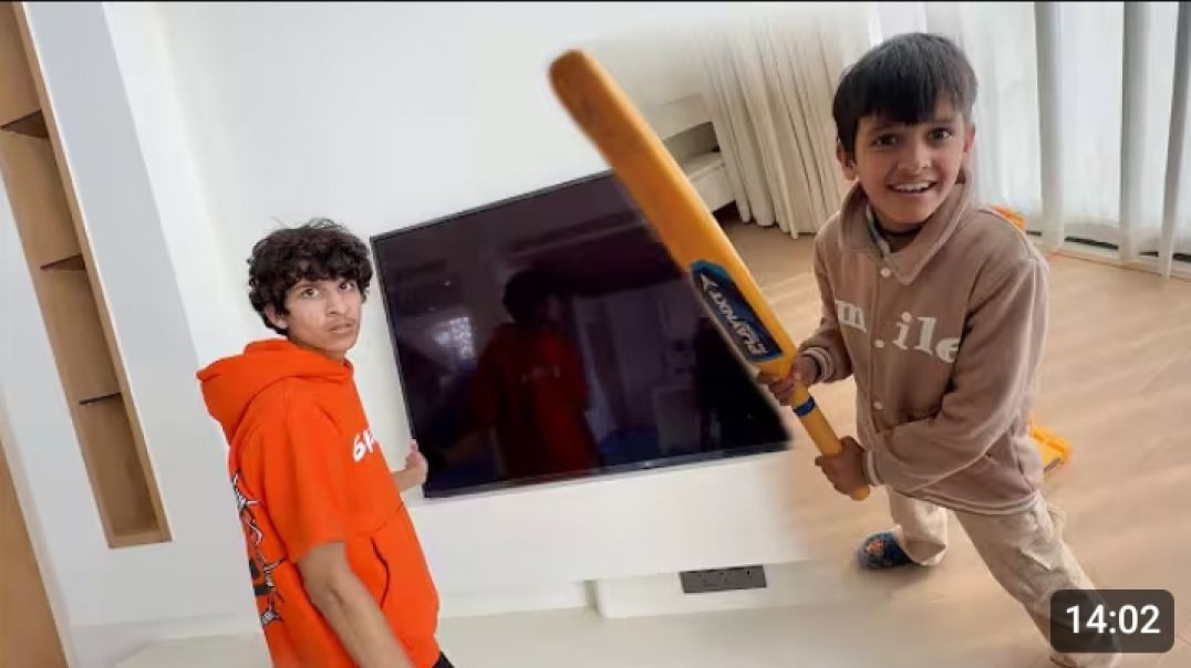 New_Gharpe_Cricket_Khel_Rahe_TV_Tod_Diya_