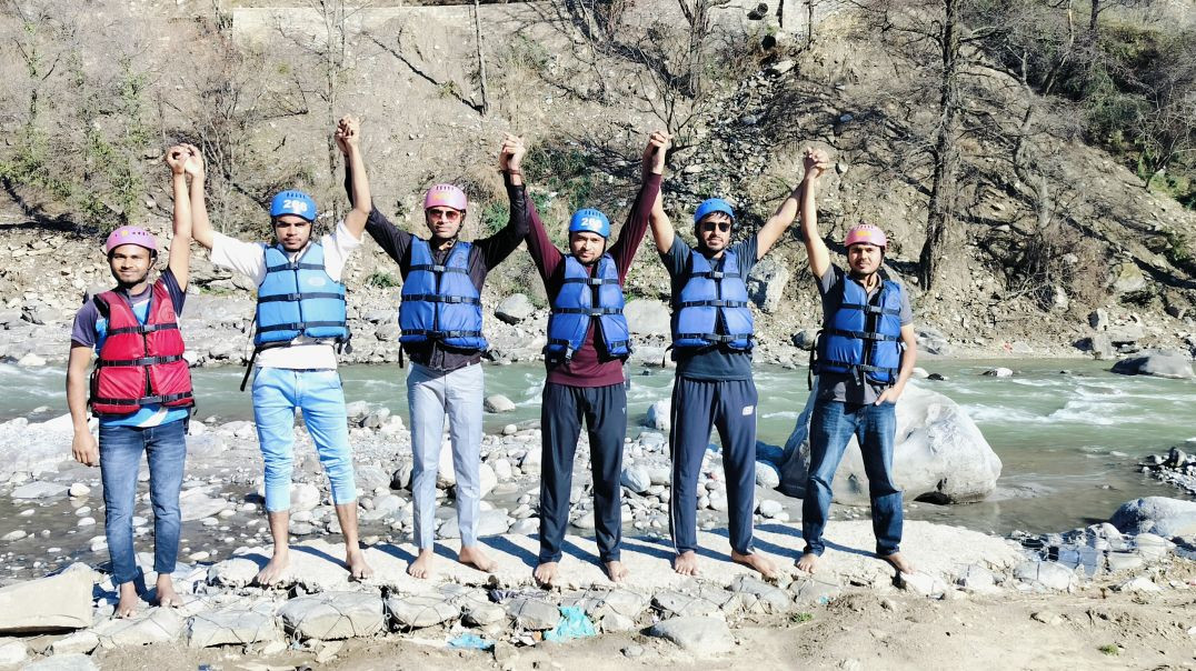 ⁣River rafting kullu manali