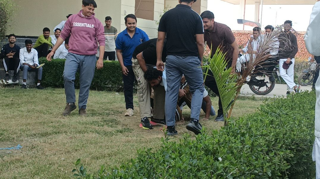 ⁣केडी यूनिवर्सिटी मथुरा में नर्सिंग स्टूडेंट्स की कबड्डी खेलते हुए। केडी मेडिकल यूनिवर्सिटी के स्टूडे