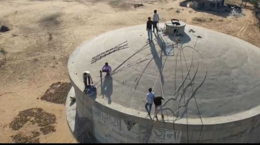 ⁣220 फीट ऊंची पानी की टंकी पर फंसा बंदर, 6 दिन से रेस्क्यू नाकाम; व‍िशेष टीम को बुलाया