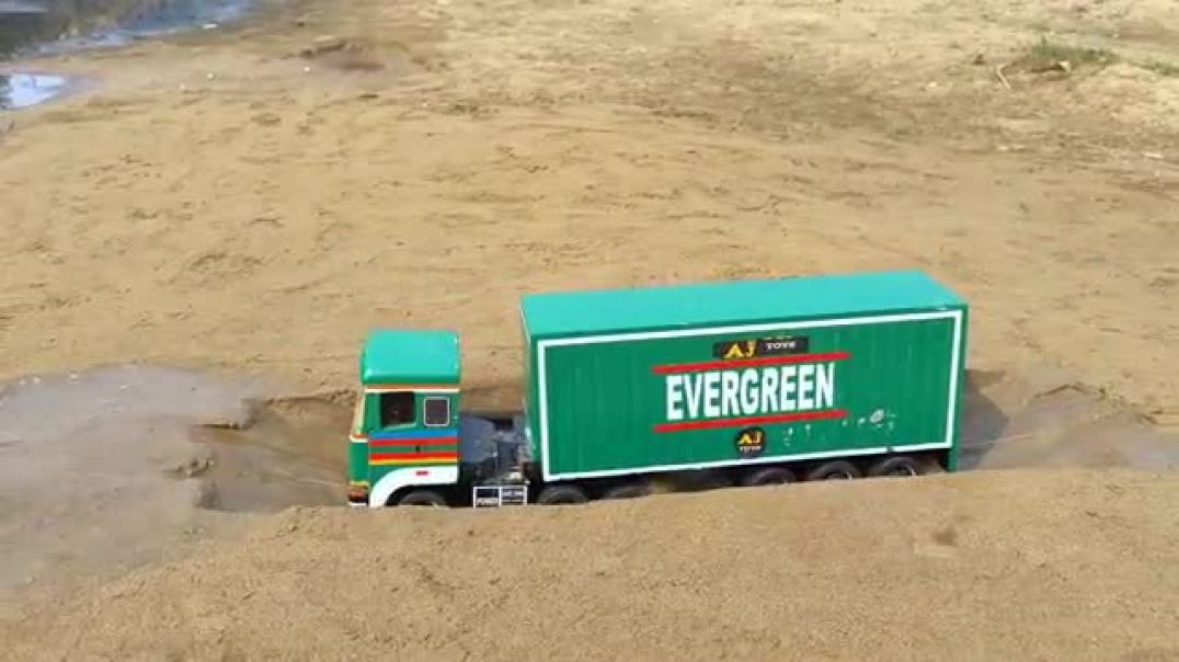 Heavy_BharatBenz_Dumper_Truck_Muddy_Accident_Pulling_Out_JCB_3DX___Tractor_Cartoon___JCB_cartoon(360