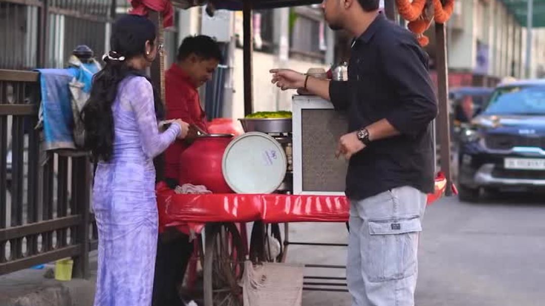 ⁣😱😱 अपने गोल गप्पे खेला दो 😍😂 #trending #prank #funny