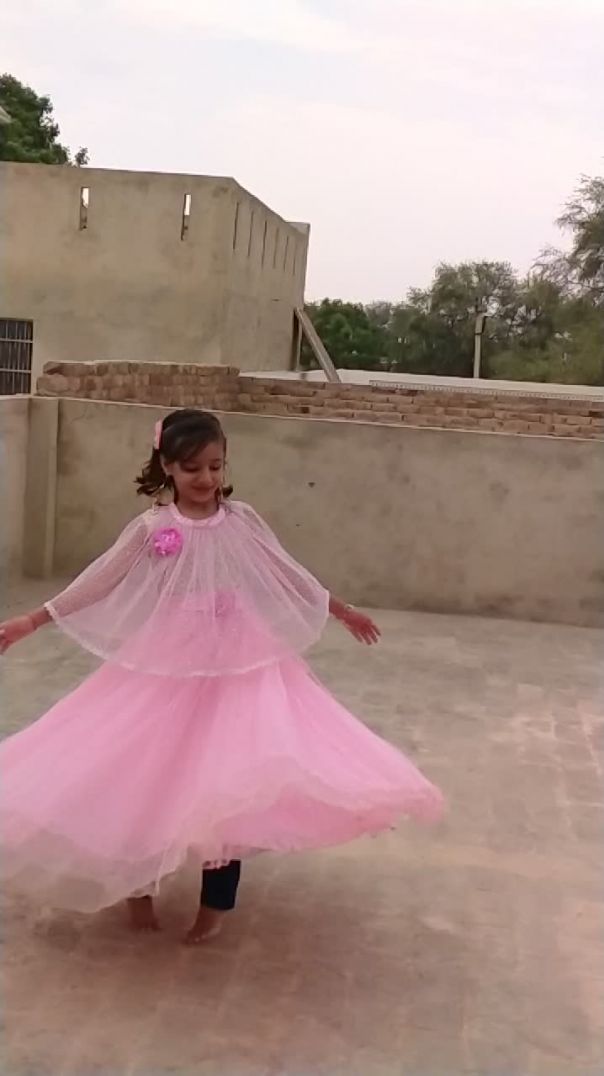 बच्ची का गज़ब डांस
