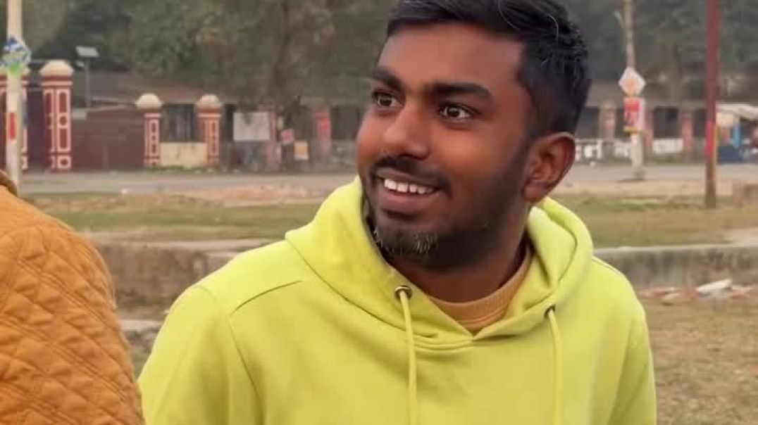 ⁣इसके हाथ में शराब की बॉटल दे दो