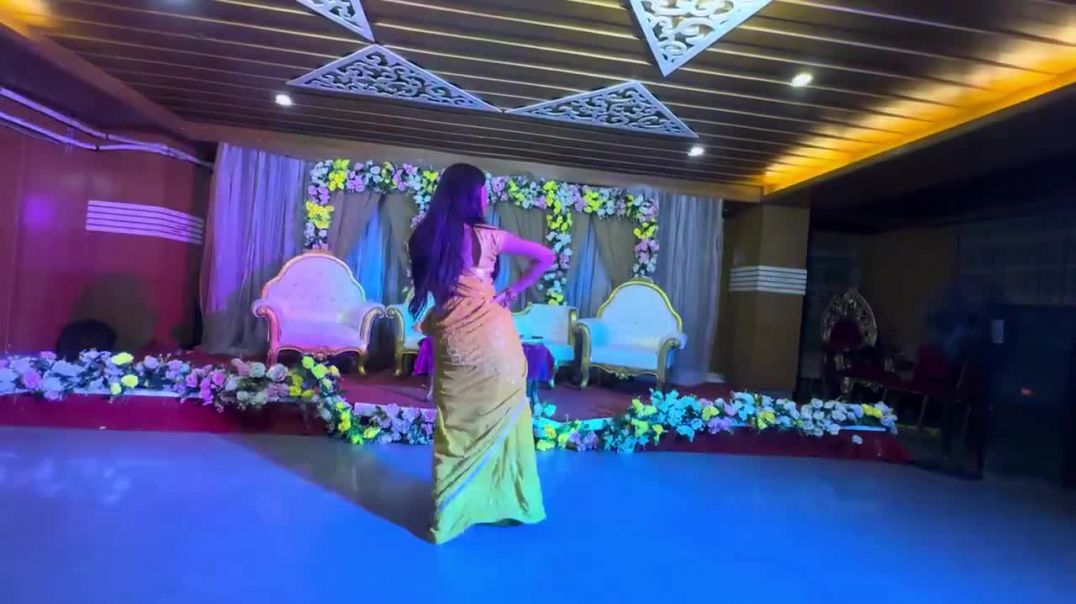 ⁣Radhe Radhe Song Dance
