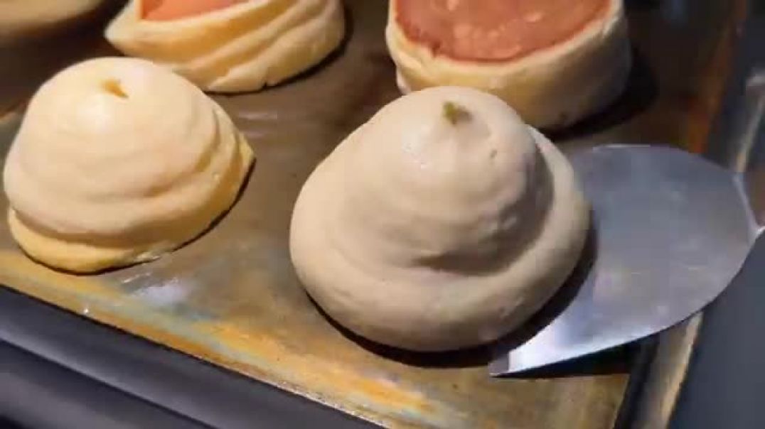 ⁣Southern_China’s_Street_Food_Paradise__What_Locals_Eat_as_Night_Falls(360p)