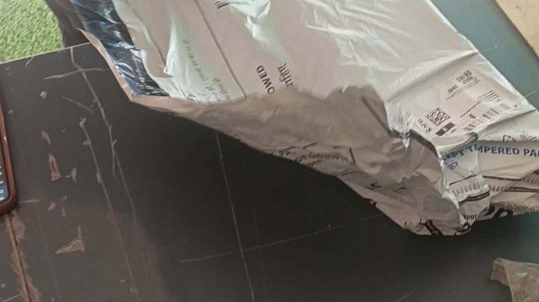 ⁣New mobile 📲📱 purchase and carefully 🙂 unboxing