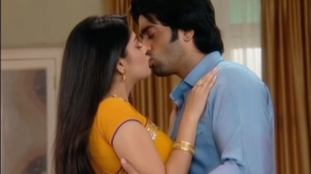 ⁣Romantic Kiss 💋 video krishna Romantic kissing to pratigya serial
