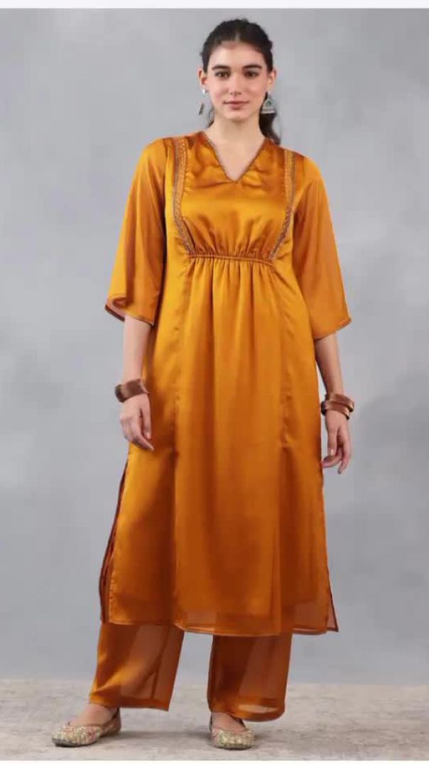 Yellow 🟡 dress 👗